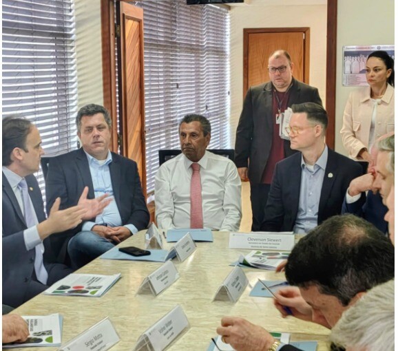 Reunião de lideranças parlamentares com o presidente da Alesc, Julio Garcia, e secretário de Estado da Fazenda, Cleverson Siewert. FOTO: Divulgação –