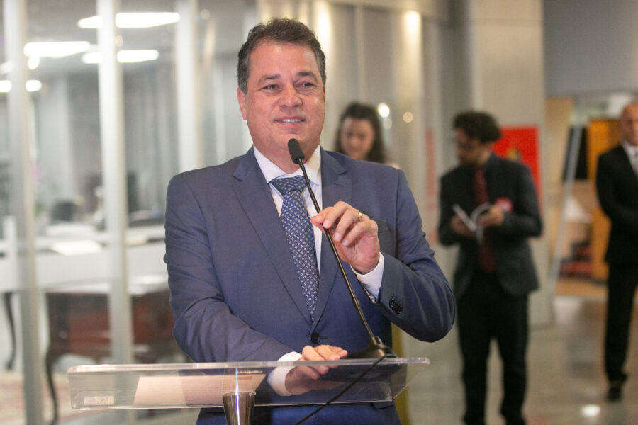 Deputado Minotto participa do lançamento do livro  “Memórias”, que trata sobre a história do PDT em SC.