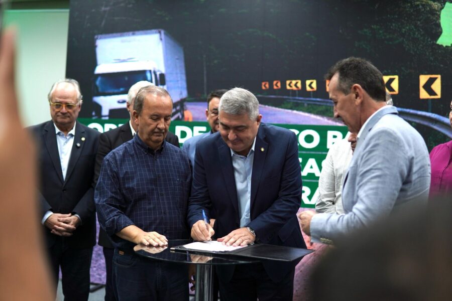 Deputado e governador na Acijs, em Jaraguá do Sul