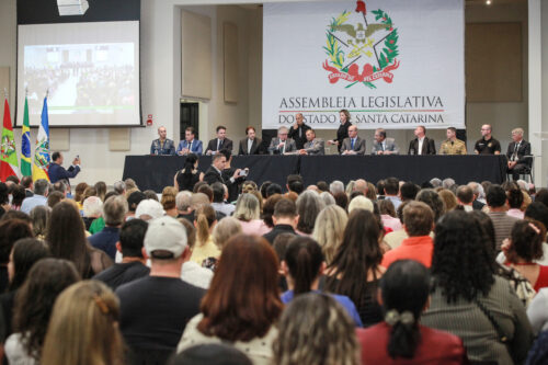 Parlamento celebra em sessão solene os 145 anos de história de Araranguá