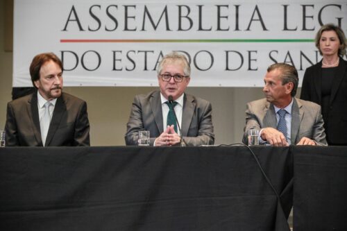 Sessão especial em homenagem aos 145 anos de Araranguá lota o Centro Multiuso e emociona público
