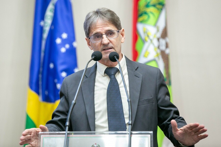 Deputado Neodi Saretta.