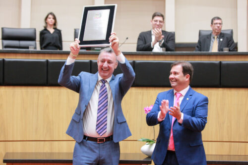 Parlamento celebra 20 anos da Rádio Regional FM da Capital