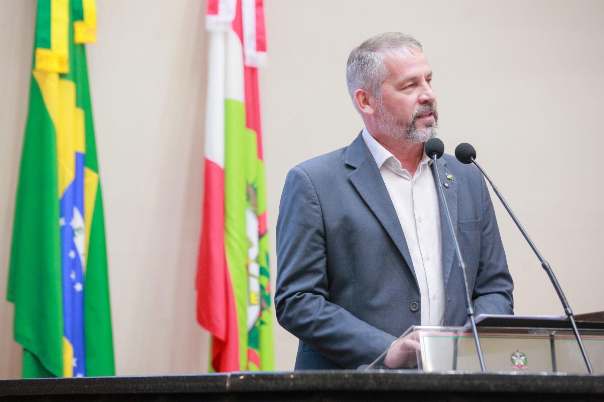 - Salmir da Silva - Prefeito de Biguaçu