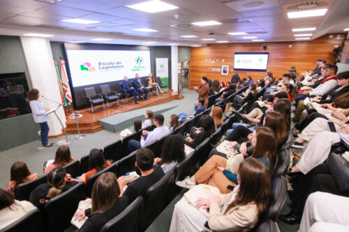 Estágio Visita recebe 80 universitários na Alesc