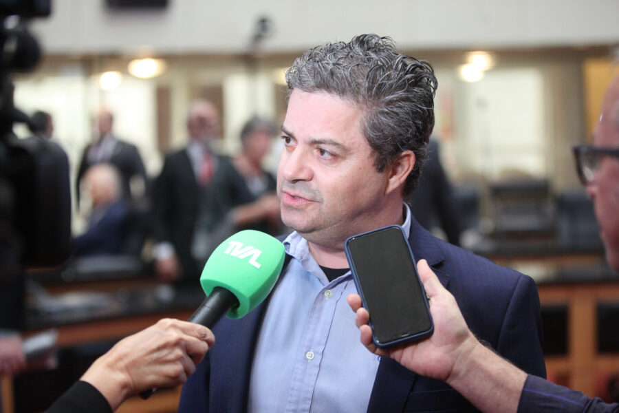 Professor Maurício Fernandes Pereira.