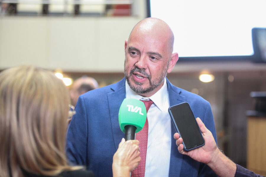 Professor Leandro Dorneles dos Santos.