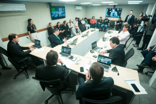 Entidades participam da reunião da comissão e apresentam demandas