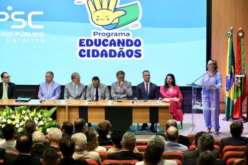 Alesc participa de ato de oficialização do Programa Educando Cidadãos