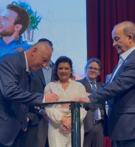 Oscar Gutz anuncia construção de casas em 9 municípios do Alto Vale pelo programa Casa Catarina