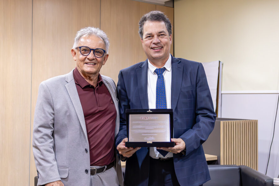 Deputado Rodrigo Minotto recebe homenagem do Conselho Regional de Odontologia de Santa Catarina.