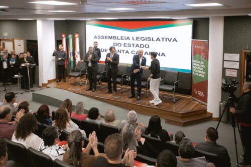 Encontro promove troca de experiências sobre educação para a democracia