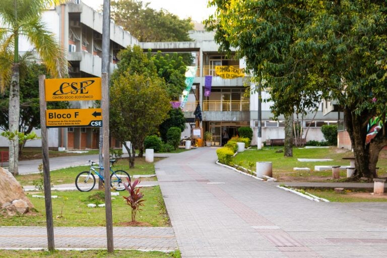 Alesc realiza sessão solene em homenagem aos 60 anos do curso de Administração da UFSC
