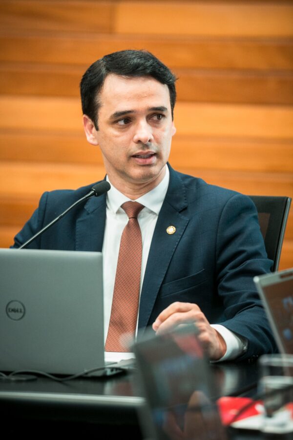Deputado Marcos da Rosa.