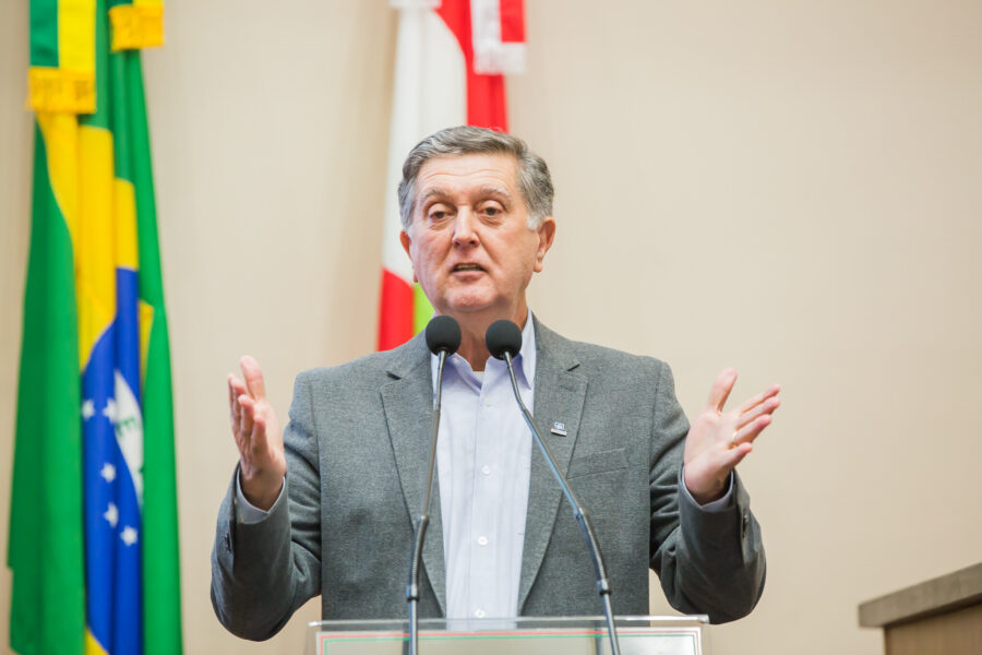 Topázio Neto, prefeito de Florianópolis.
