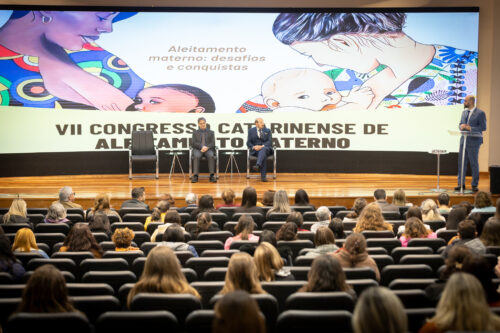 Desafios e avanços da amamentação centram debate do Congresso de Aleitamento Materno