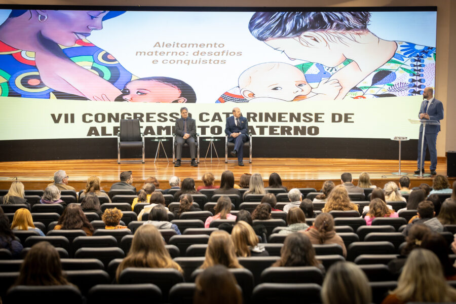 Desafios e avanços da amamentação centram debate do Congresso de Aleitamento Materno