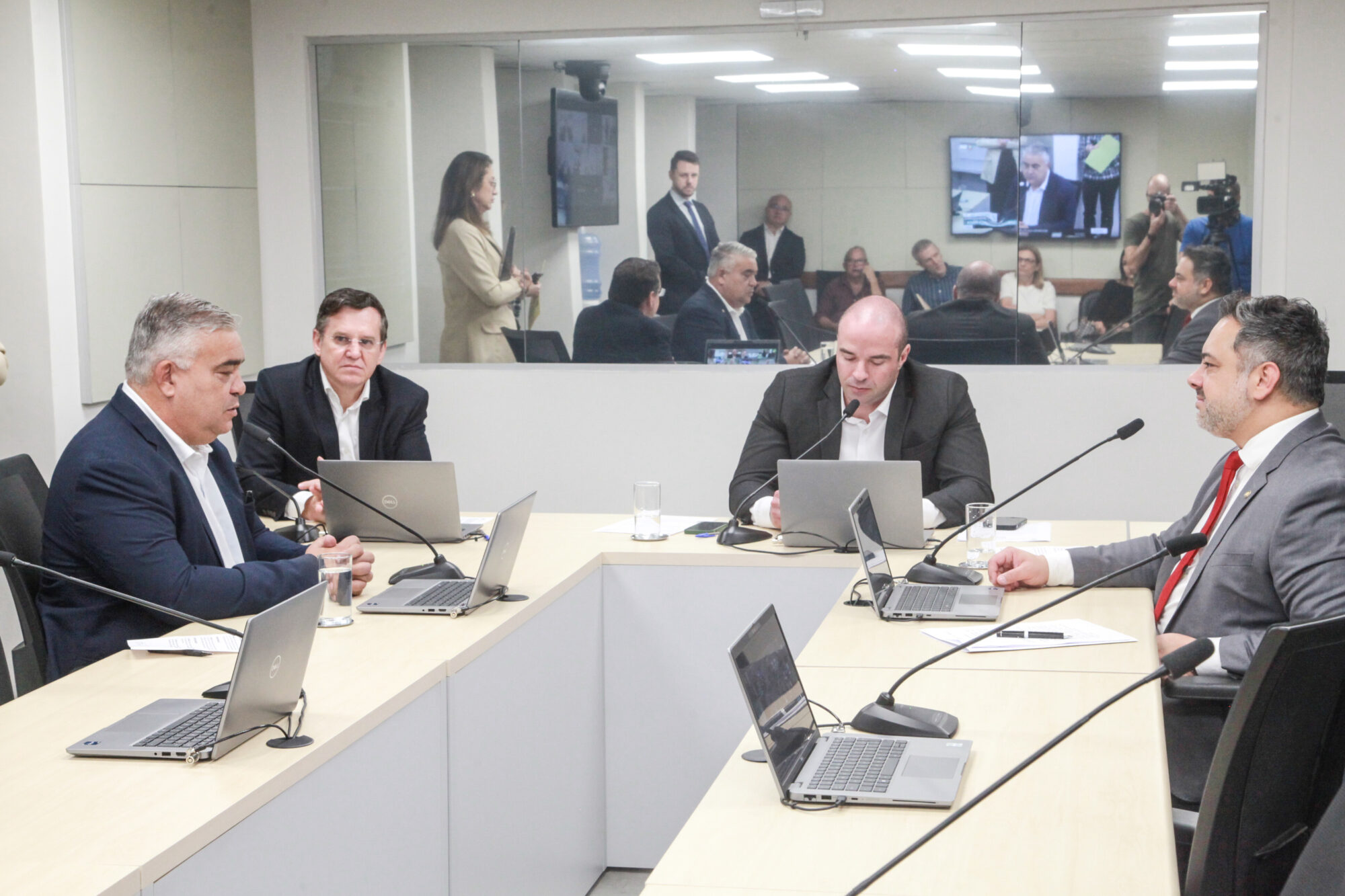 - Deputado Sargento Lima (PL) 	
- Deputado Jair Miotto (União)  - Deputado Jessé Lopes (PL) 
	
-Deputado Thiago Morastoni (Podemos)