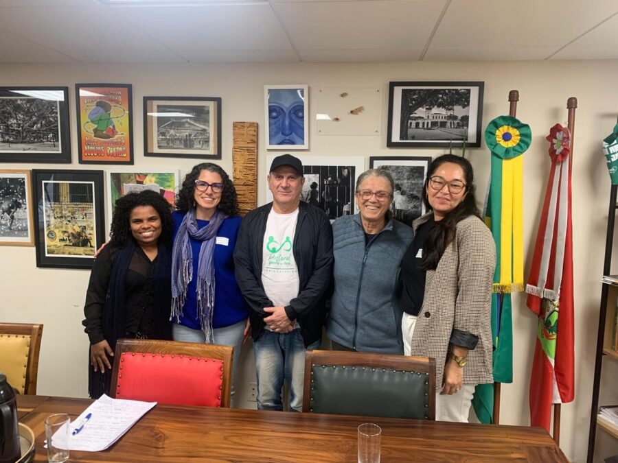 Deputado Marquito, assessores do mandato e integrantes do Movimento da População em Situação de Rua
Crédito: Divulgação.