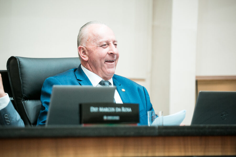 Deputado Oscar Gutz.