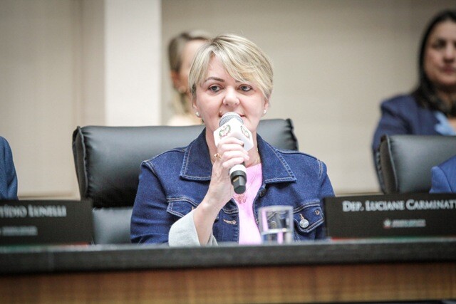 Deputada Luciane Carminatti.