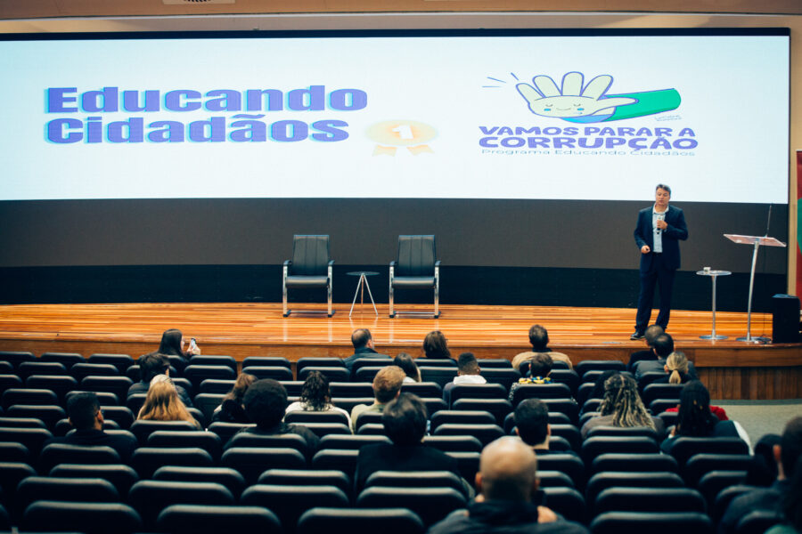 Palestra foi proferida pelo promotor Affonso Ghizzo Neto, responsável pelo programa desenvolvido pelo MPSC que tem a Alesc como parceiro