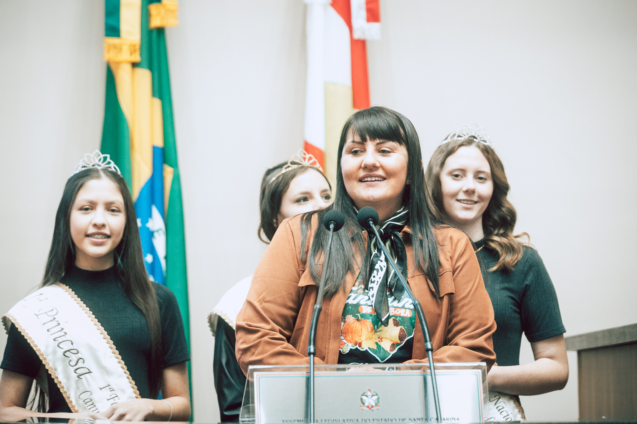 - Aline Ruthes - Prefeita de Major Vieira