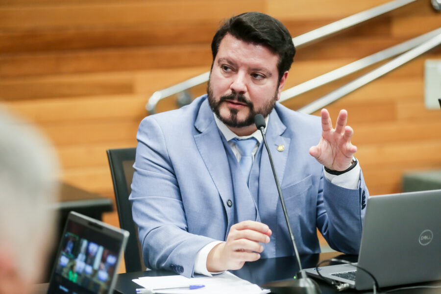 Alex Brasil tem projeto aprovado sobre pessoas em situação de rua