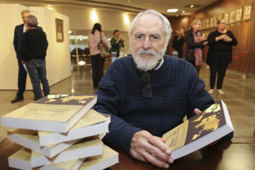 Assembleia Legislativa sedia lançamento de livro de professor emérito da UFSC
