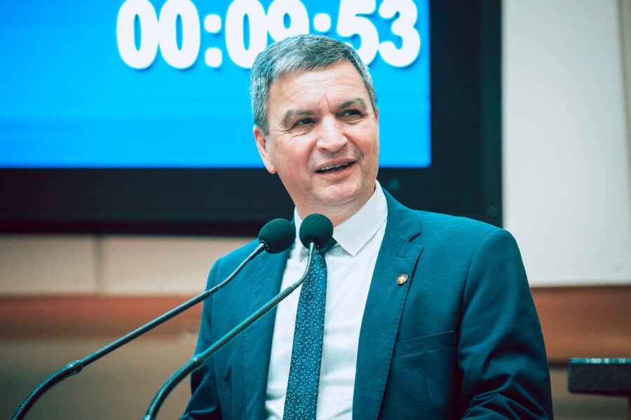 Adilson Girardi tomou posse na tarde desta terça-feira (15) como deputado estadual pelo MDB