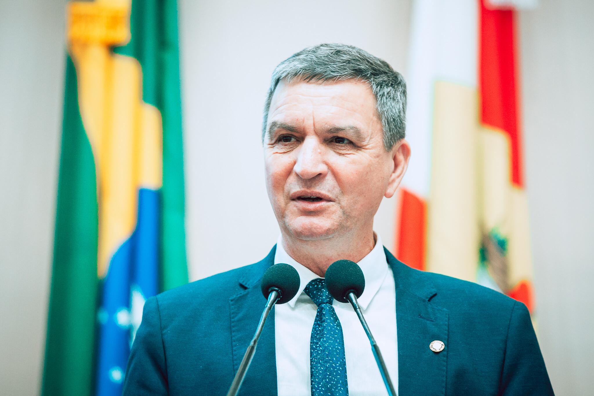 - Deputado Adilson Girard (MDB)