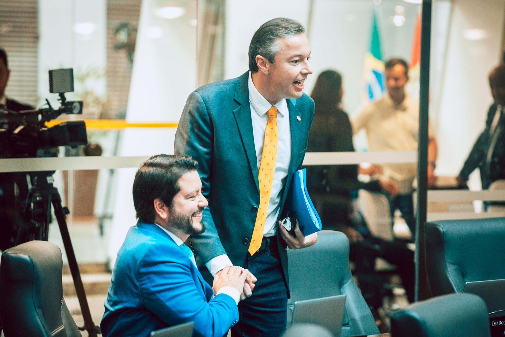 - Deputado Alex Brasil (PL)
 - Deputado Napoleão Bernardes (PSD)