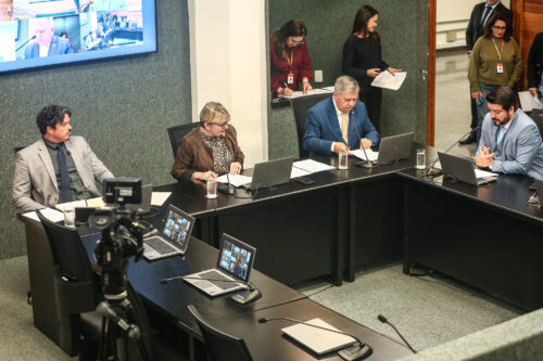 Abono de faltas para alunos que participam de competições é aprovado na Comissão de Educação