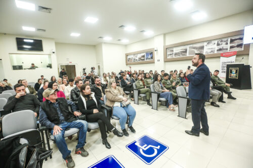 Moradores de Itapema debatem situação de animais de rua em sexta audiência pública da Alesc