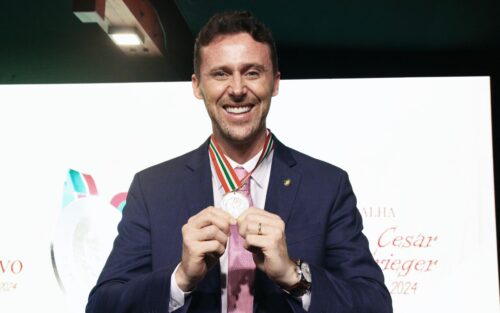 Fernando Krelling recebe medalha Marcílio César Ramos Krieger