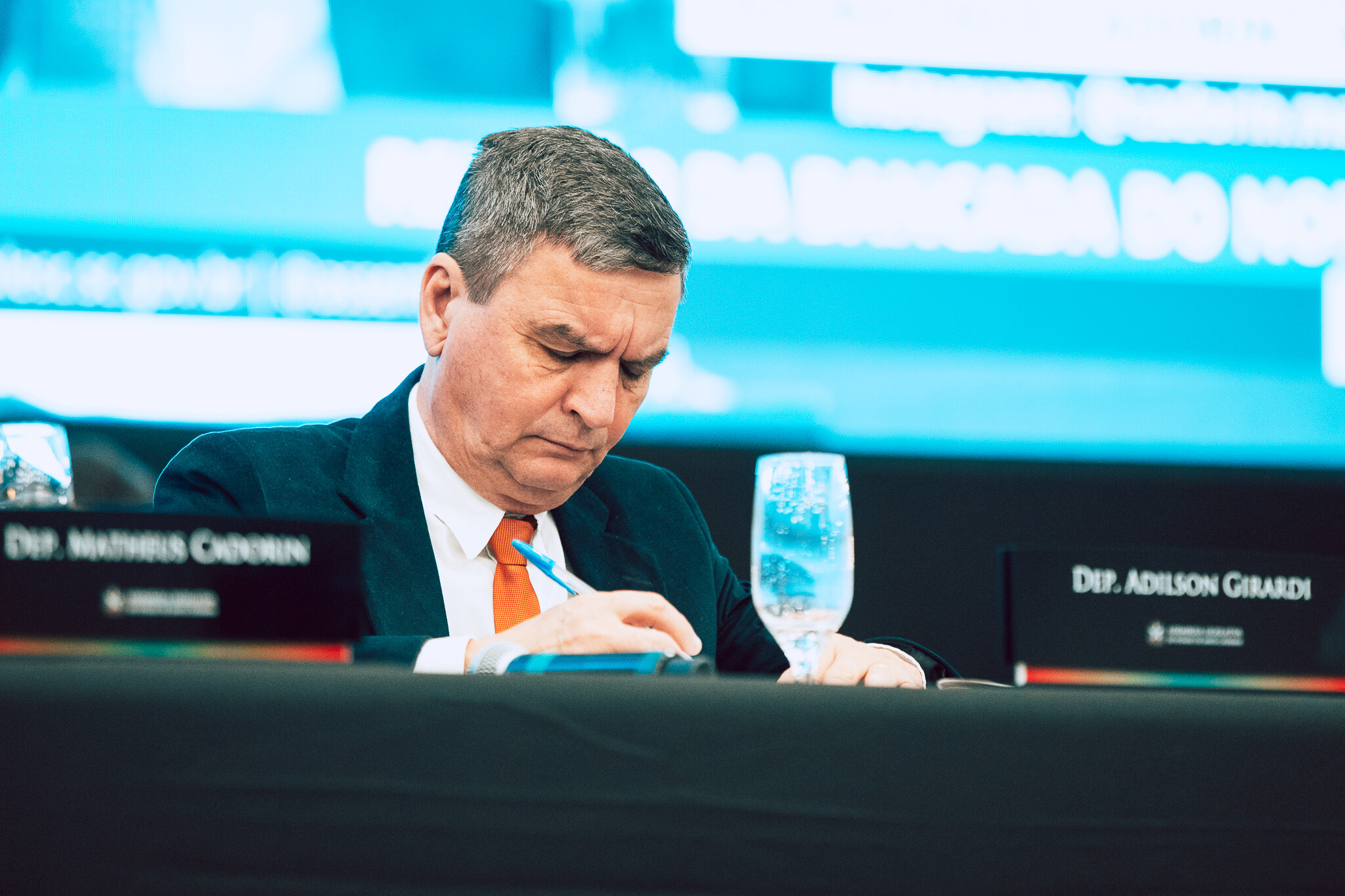- Deputado Adilson Girard (MDB)