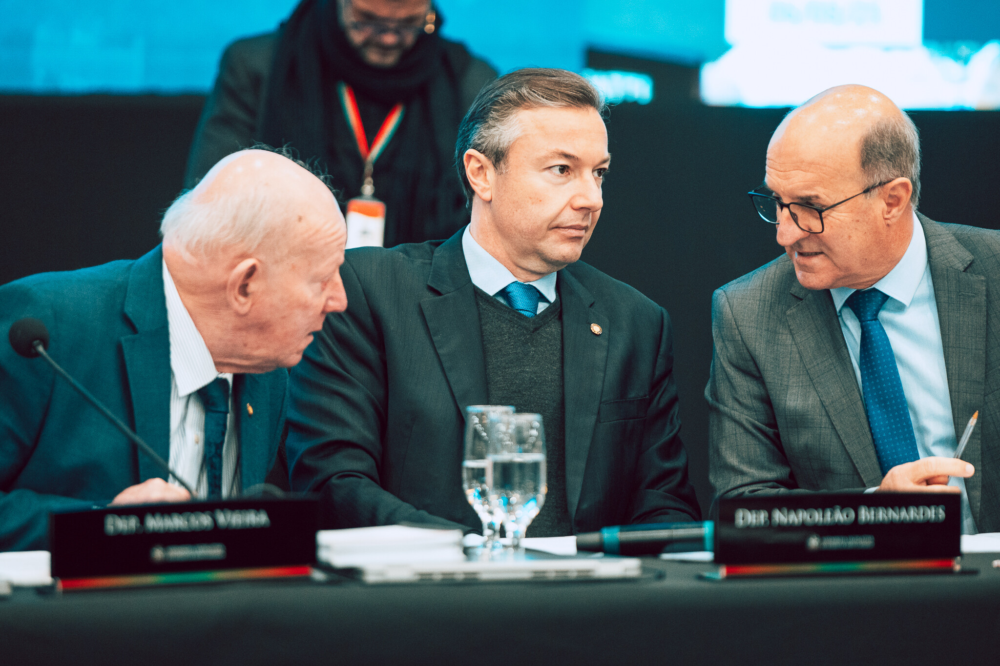 - Deputado Marcos Vieira (PSDB)- Deputado Napoleão Bernardes (PSD) - Deputado José Milton Scheffer (PP)