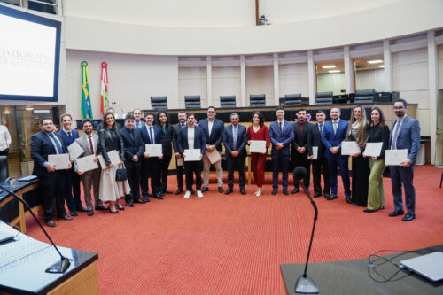 Mais servidores aprovados no concurso da Alesc são empossados