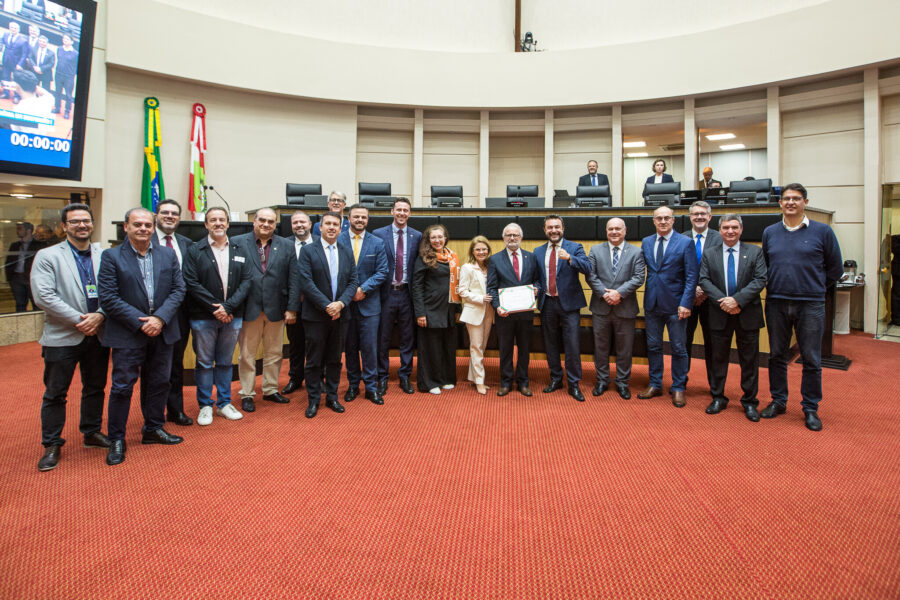 Corretores de imóveis foram homenageados no Plenário da Alesc.
