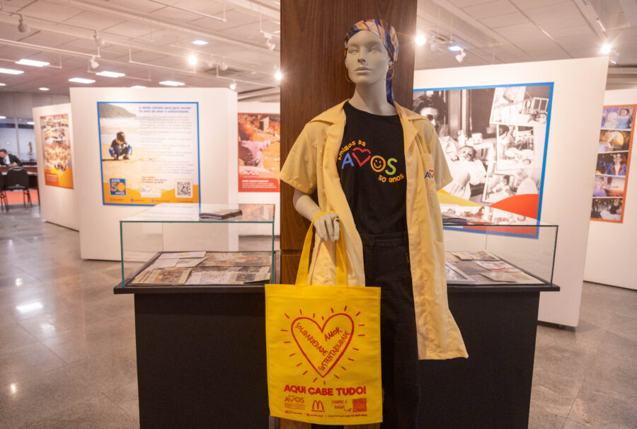 Mostra “AVOS - Cuidando das crianças desde 1975”. Exposição fica aberta ao público até o dia 26/08, na Assembleia Legislativa.
