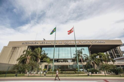 Mais de 30 propostas entram em tramitação na retomada das atividades na Alesc