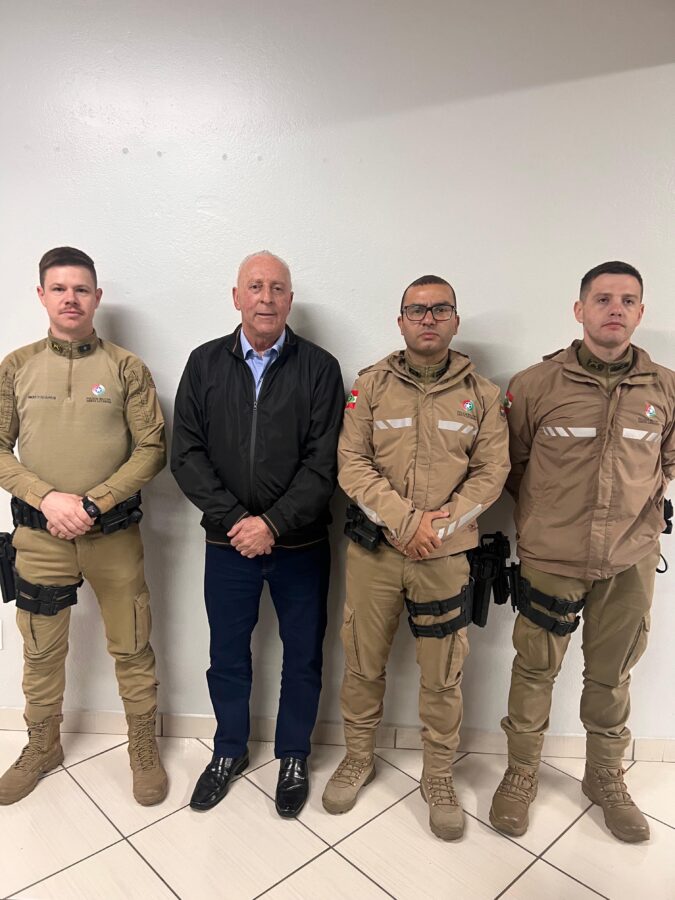 Oscar Gutz articula com a Polícia Militar a construção de novas estruturas no Alto Vale