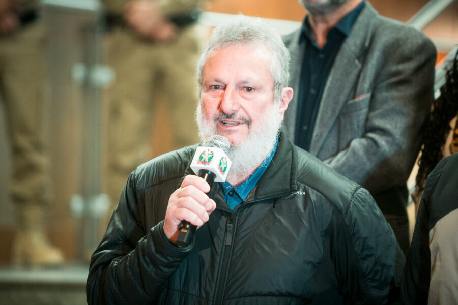 Padre Pedro pede que Itamaraty e ministérios do governo Lula negociem a retirada do tarifaço que prejudica sensivelmente produtores de mel de SC