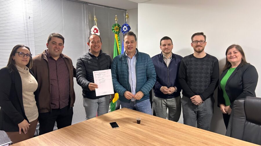 Rodrigo Minotto anuncia recursos durante visita a Capinzal