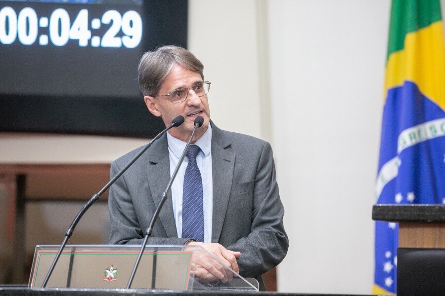Deputado Neodi Saretta.