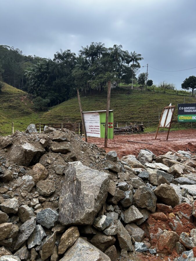 Imagem da SC-281, cujas obras de pavimentação enfrentam problemas. FOTO: Divulgação