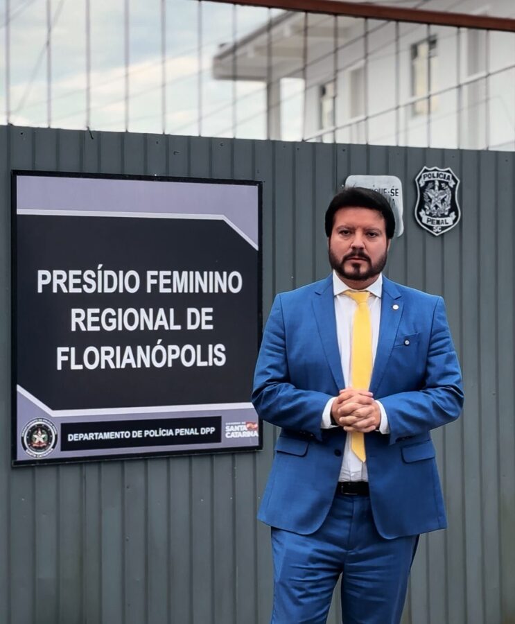 Alex Brasil denuncia injustiça contra presa política agredida no Presídio de Florianópolis