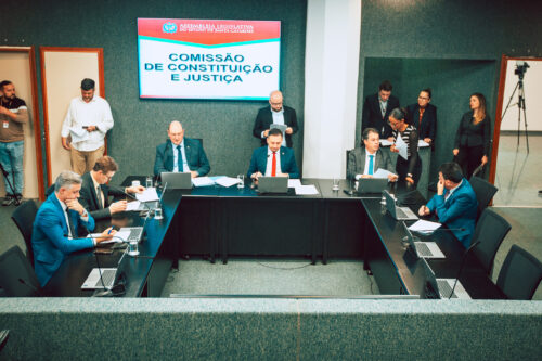 CCJ rejeita veto do governo a projeto que permite às parteiras tradicionais emitirem DNV