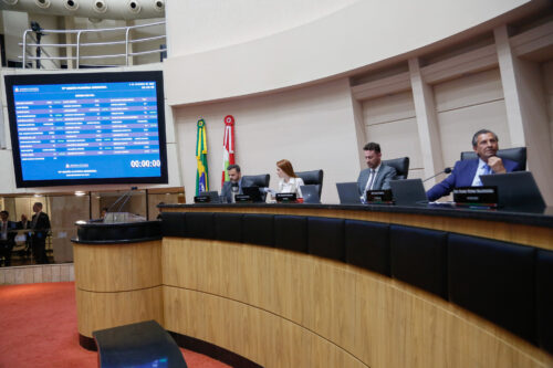 Aprovados projetos sobre segurança digital nas escolas e aulas de autodefesa