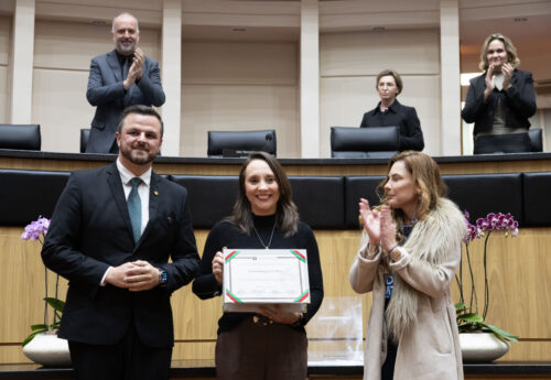 Alesc concede o Título de Cidadã Catarinense à deputada federal Renata Abreu